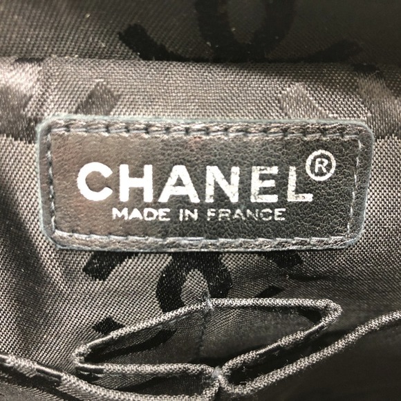 CHANEL Black Shoulder Bag - Picture 14 of 15